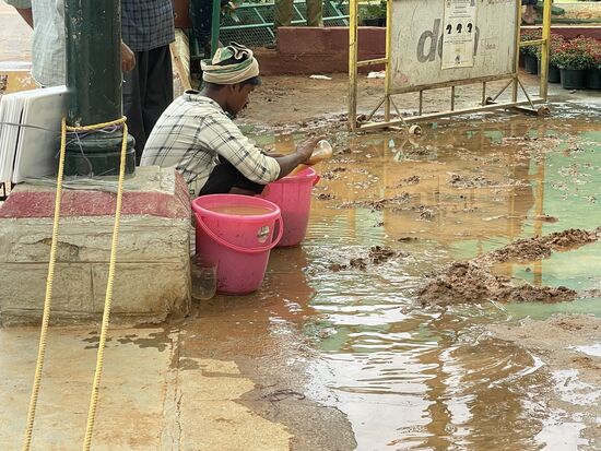 bis morgen muss das trocken gelegt werden.