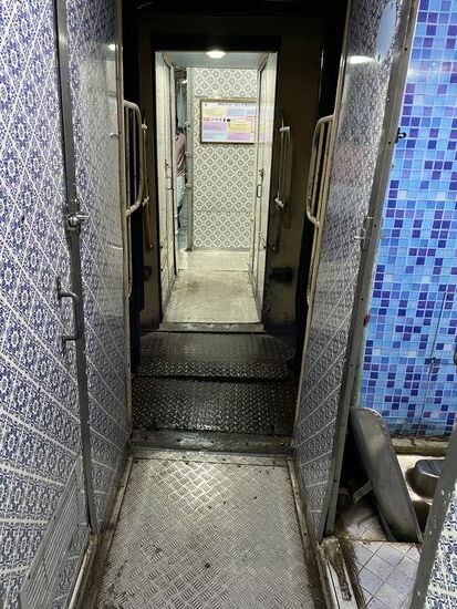 Die Toilettenanlage... zum Glück kann man auf Fotos nichts riechen.