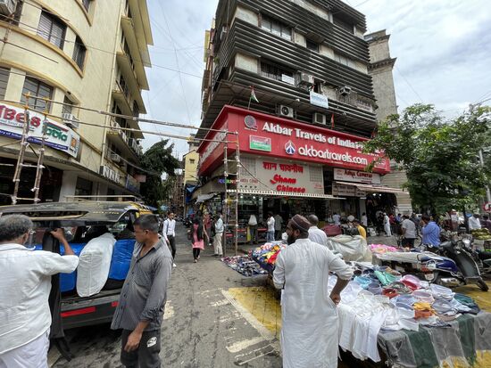 Hier beginnt der grosse Basar, von dem mir der Taxifahrer gestern schon erzählt hat.