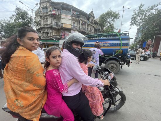 Wer braucht schon ein Auto, wenn man ein Motorrad hat.