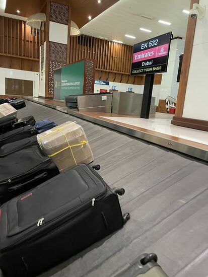 Warten auf den Koffer.... ob er wohl kommt - er ist gekommen.