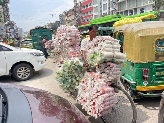 Pappbecher werden geliefert