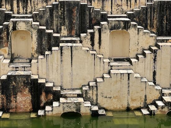 Kommt mir vor wie eine dieser Zeichnungen mit optischer Täuschung.