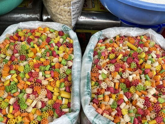 Das ist keine Pasta, diese Dinger werden frittiert, erklärt mir der Händler