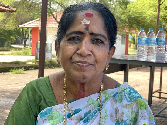 Kamala, die Handleserin