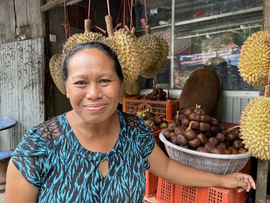 Budela, die freundliche Verkäuferin