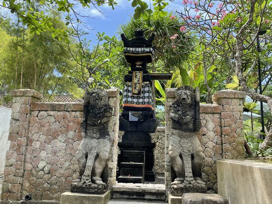 kleine Tempelchen gibt es auch überall am Strandweg