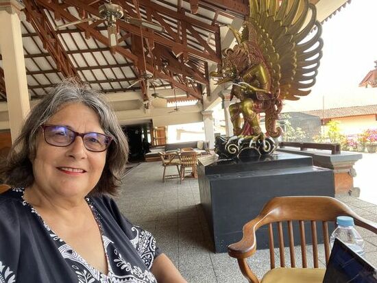 Mein Schreibplatz, ich arbeite auf Hochdruck, um die Bali-Reiseberichte abzuschliessen