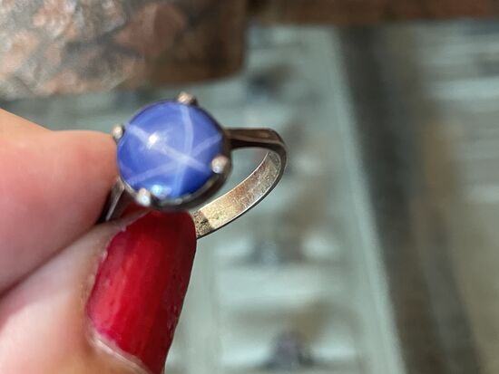 der blaue Stern hat drei Strahlen