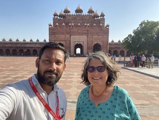 Tony hat mich gebeten, seine Kontaktdaten in meinen Blog zu nehmen, was ich hier sehr gern mache, denn er ist sowohl ein guter Guide, wie auch ein fantastischer Fotograf. Man findet ihn im Facebook Tony Alfaiz, wohnhaft in Agra