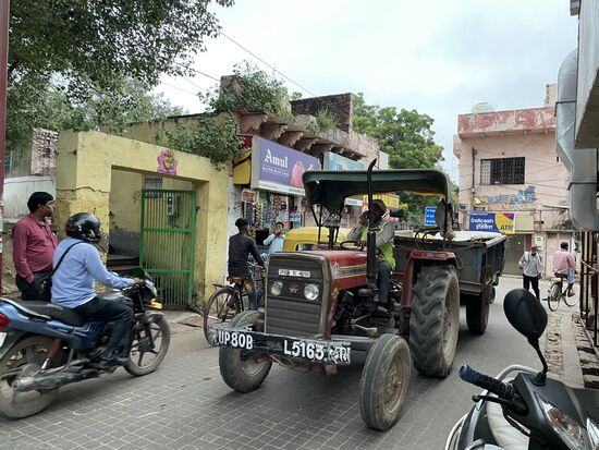 Was dieser Traktor im Stadtzentrum wollte, weiss ich nicht, musste ihn aber grad weil er so ungewöhnlich ist, fotografieren.