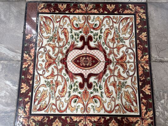 Schöne Bodenplatten, sehen aus wie Teppiche.