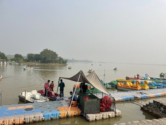 Der See von Chandigarh ist an diesem Tag auch nicht wirklich ein Aufsteller