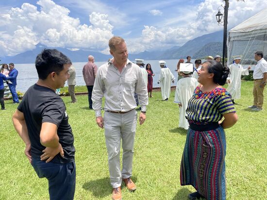 Eltern und Schulleiter