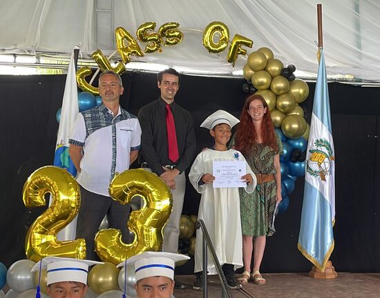 Miguel mit seinen Lehrern