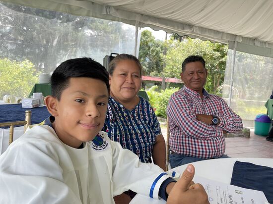 Miguel Alexander mit seinen Grosseltern