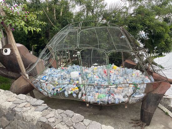 Plastiksammel-Behälter in Panajachel