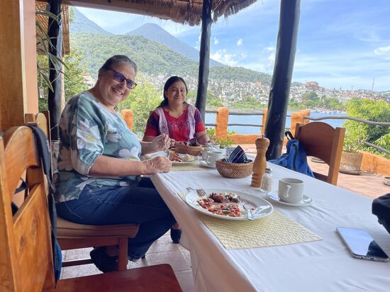 Frühstück am Sonntagmorgen im Hotel Bambo am Atitlansee
