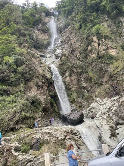 Wasserfall an der Strasse