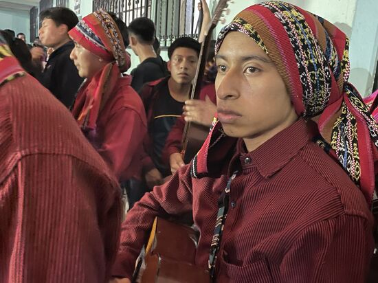 Die Band macht sich bereit für den Auftritt.