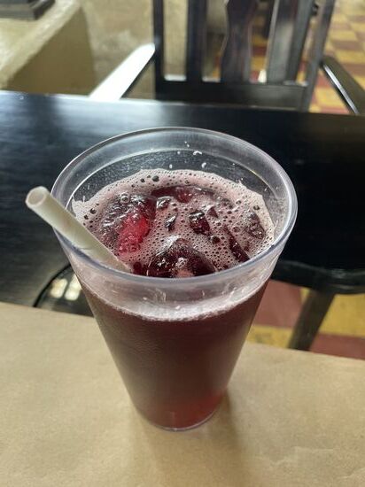 Rosa de Jamaica - das Getränk aus Hibiskusblüten