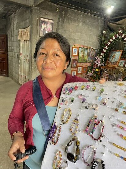 Anita die Schmuckverkäuferin