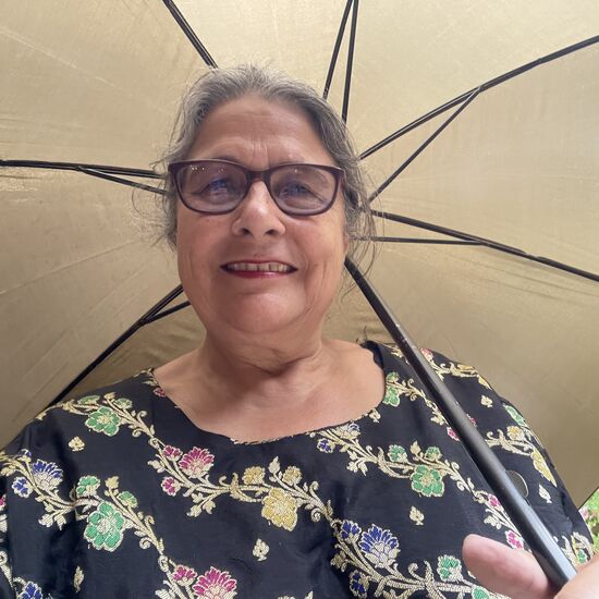 Den Schirm habe ich im Hotel ausgeliehen. Man hat mich zwar wieder einmal etwas verwirrt angesehen. Es hatte grad eben aufgehört zu regnen, als ich danach fragte.