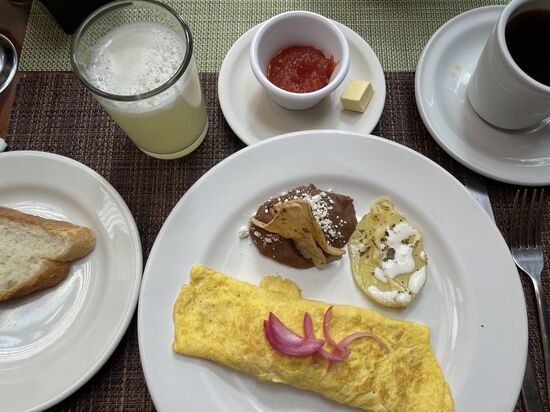 Abfahrt um 10.00 Uhr, also reicht es noch gut für ein reichhaltiges Frühstück