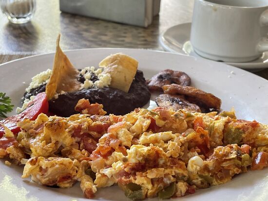 Start in den neuen Tag mit einem währschaften Frühstück.