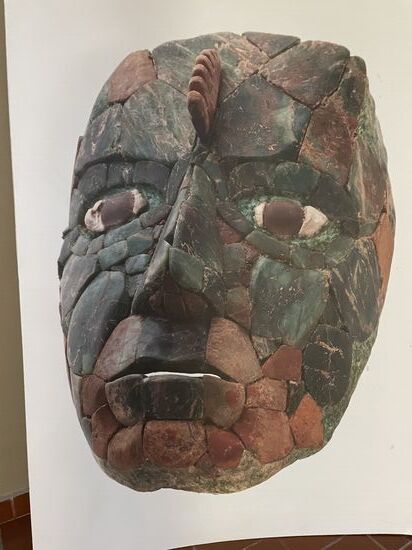 Die Totenmaske der roten Königin - aus Jade