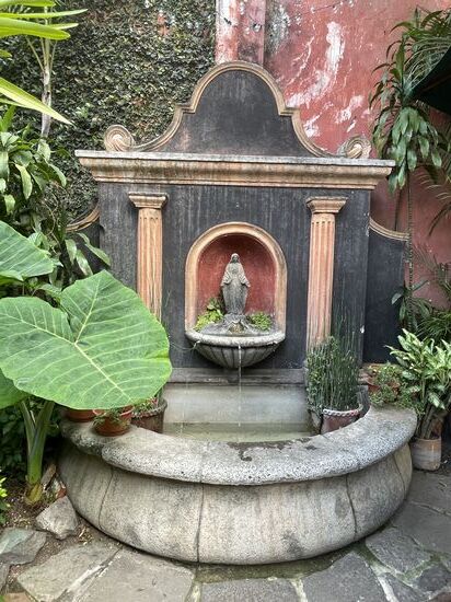 Im Innenhof des Condesa