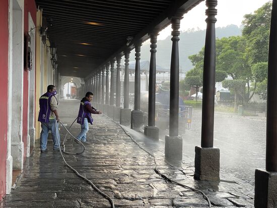 ... und Hochdruckkreiniger sind die Gemeindearbeiter unterwegs