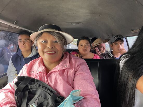 im kleinen Shuttle-Bus