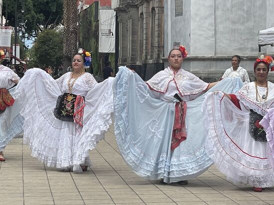 die typiscchen weissen Kleider von Veracruz