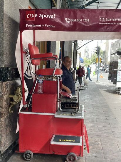 Ein gut ausgerüsteter Schuhputzer