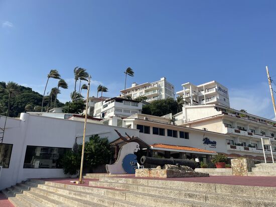 Hotel Mirador über den Felsen.