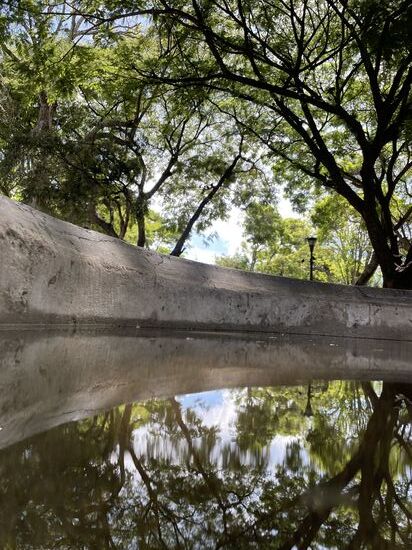 Der Brunnen im Park, verspiegelt