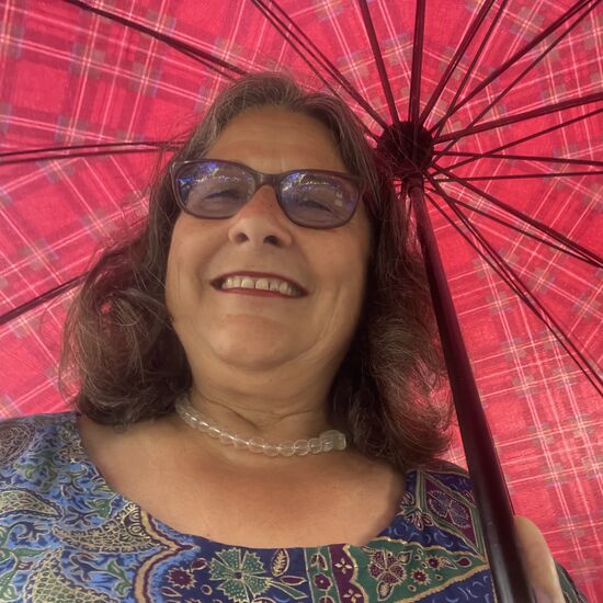 Den Schirm habe ich mir heute von einer Marktfrau vor der Kathedrale ausgeliehen.