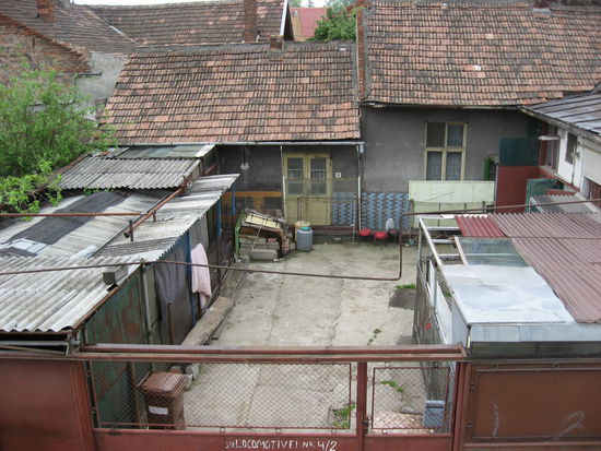 Hinterhof in Cluj und nicht die Seltenheit, es gibt aber noch schoenere Plaetze