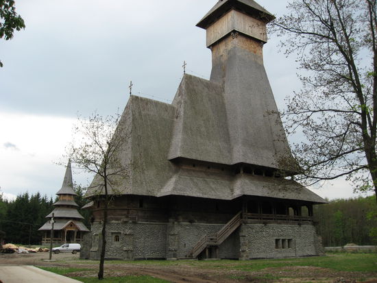 Die Kirche in Sapanta besteht nur aus Holz, ausser der Sockel.