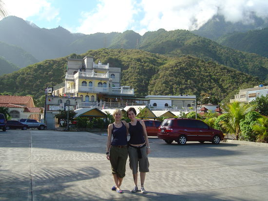 Im Hintergrund das Hotel Santiago