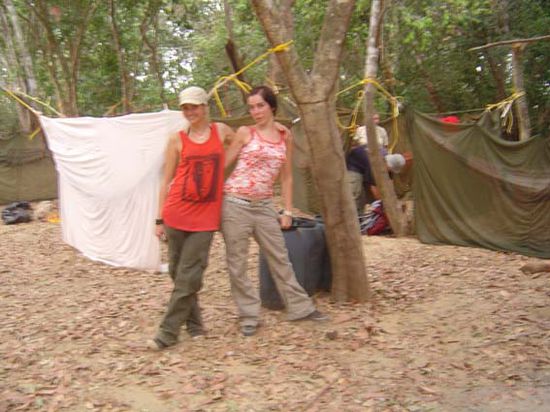 Tine und Kathi in unserem Camp
