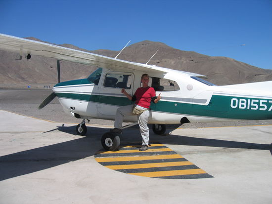 mit diesem Jumbo-Jet flogen wir ueber die Nazca-Linien