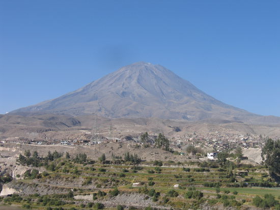 Arequipa mit dem imposanten 5822meter hohen El Misti im Hintergrund