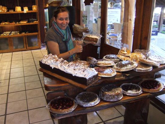 "Hallo Mama...keine Angst, auch hier gibts ganz schoen leckeren Kuchen"