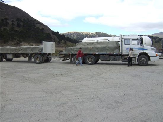 Hier unser Transporter an der argentinischen Grenze