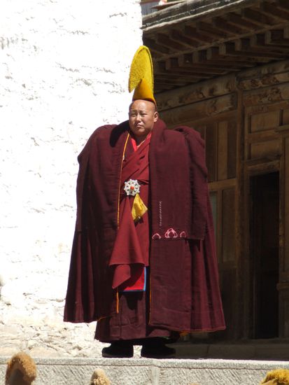 Ein hochrangiger Moench des Gelbmuetzen-Ordens