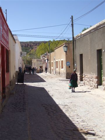 Eine der vielen gepflasterten Strassen in Humahuaca