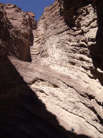 Anfiteatro - Amphitheater; rechts unten sitzt Viviane vor dem einst sicherlich imposanten Wasserfall