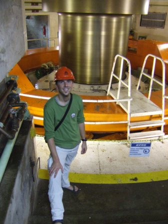 Hier ist eine Welle zu sehen die Turbine und Generator verbindet